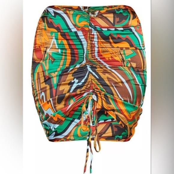 Super cute PrettyLittleThing Multicolor Abstract Skirt size 22 - Picture 3 of 5